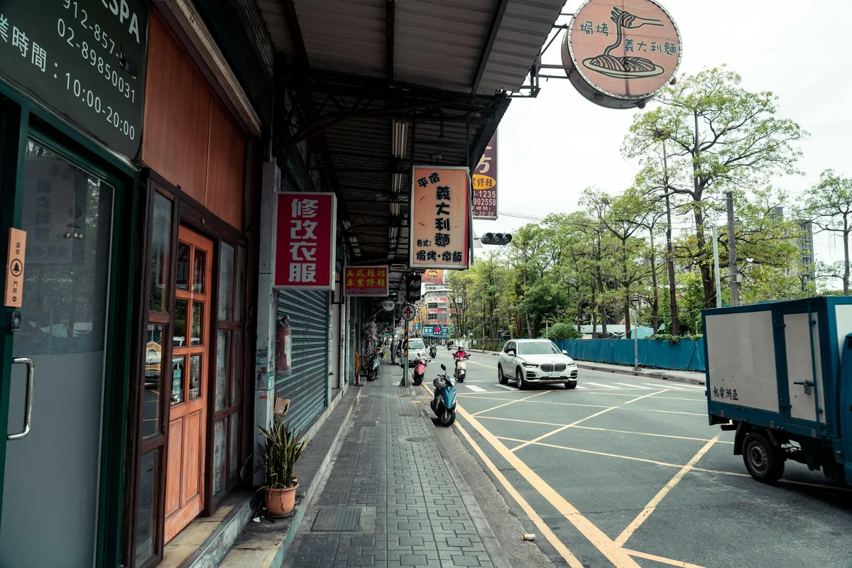 Shilin Night Market view 1