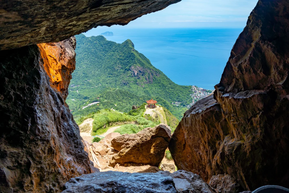 Bashiendong Caves feature