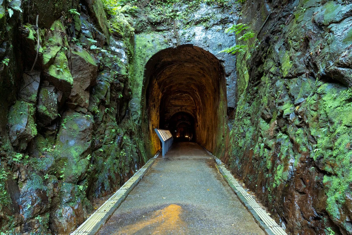 Benshan Fifth Tunnel feature
