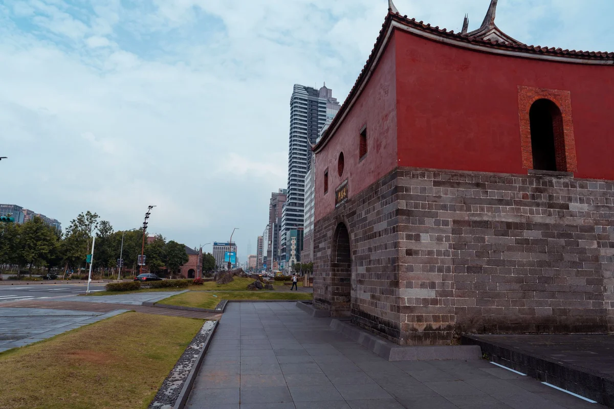 Hengchun South Gate feature