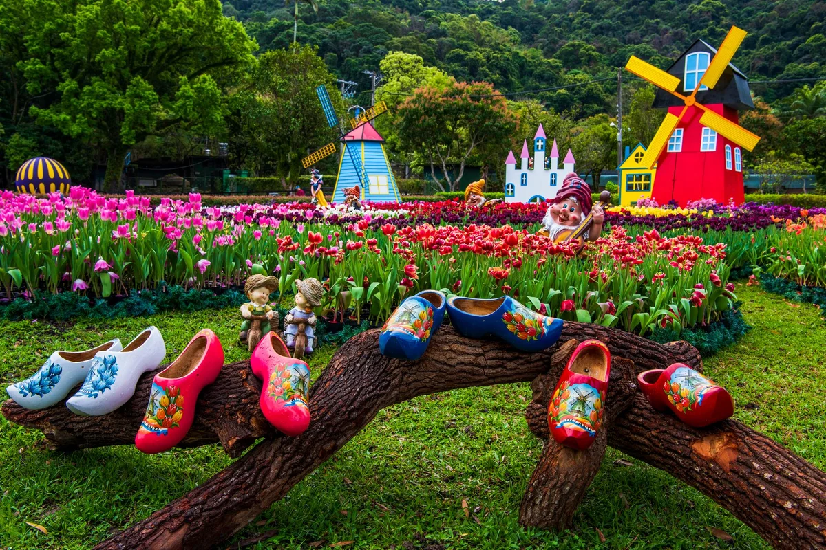 Zhongshe Sightseeing Flower Market feature