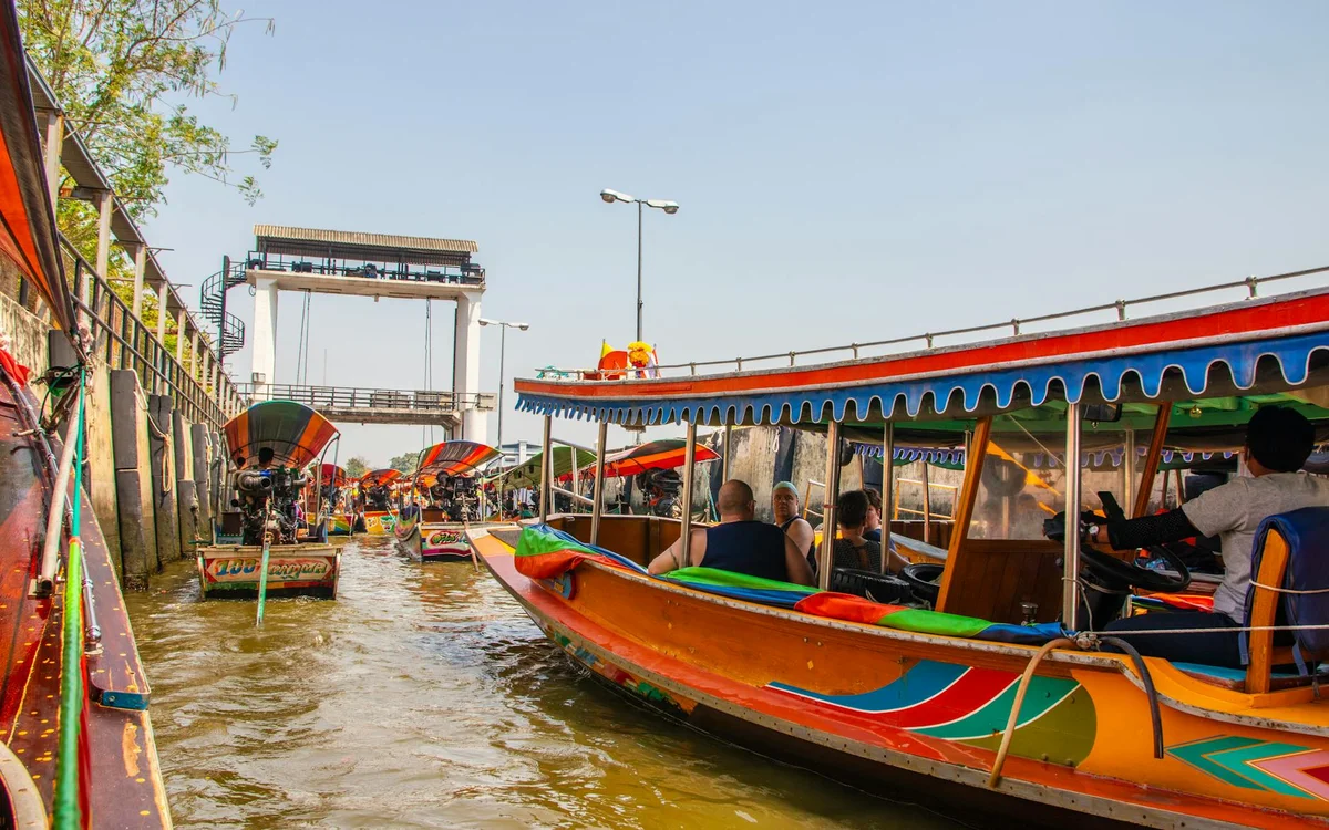 Ayothaya Floating Market feature