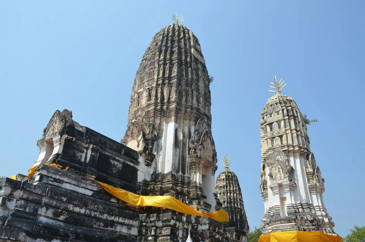 Wat Chaiwatthanaram feature