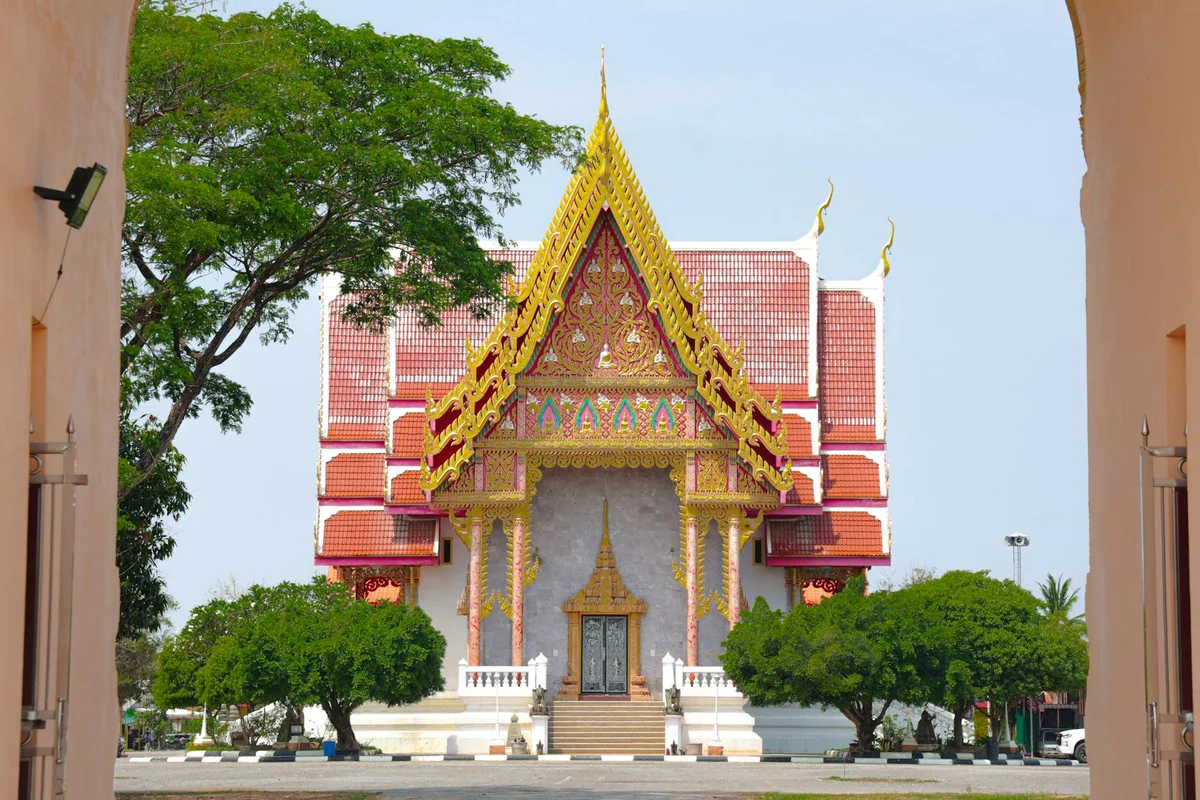 Wihan Phra Mongkhon Bophit view 2