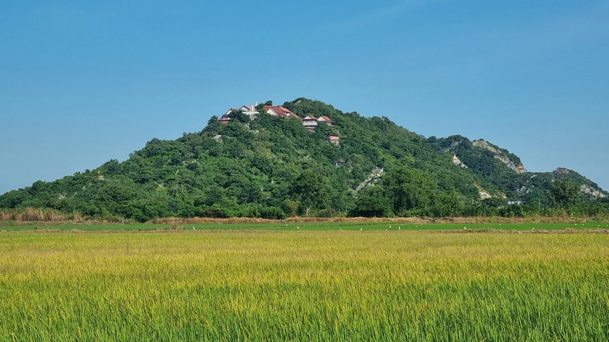 Bo Sang Handicraft Village feature