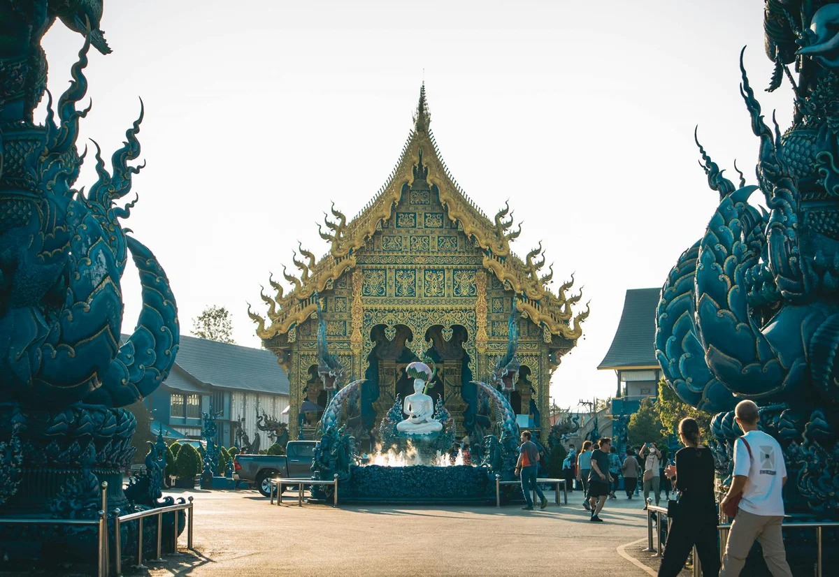 Wat Rong Suea Ten (Blue Temple) feature