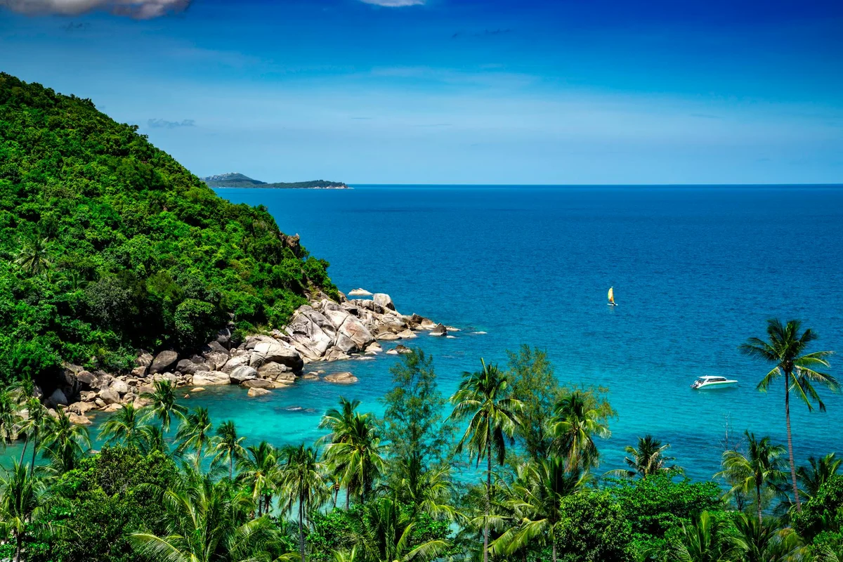 Maenam Beach feature