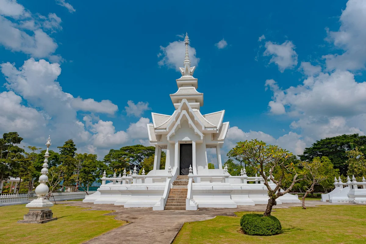 Wat Kaew Korawaram view 2