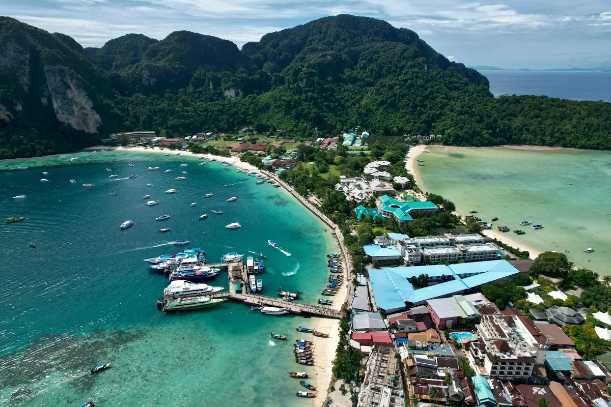 Tonsai Bay feature
