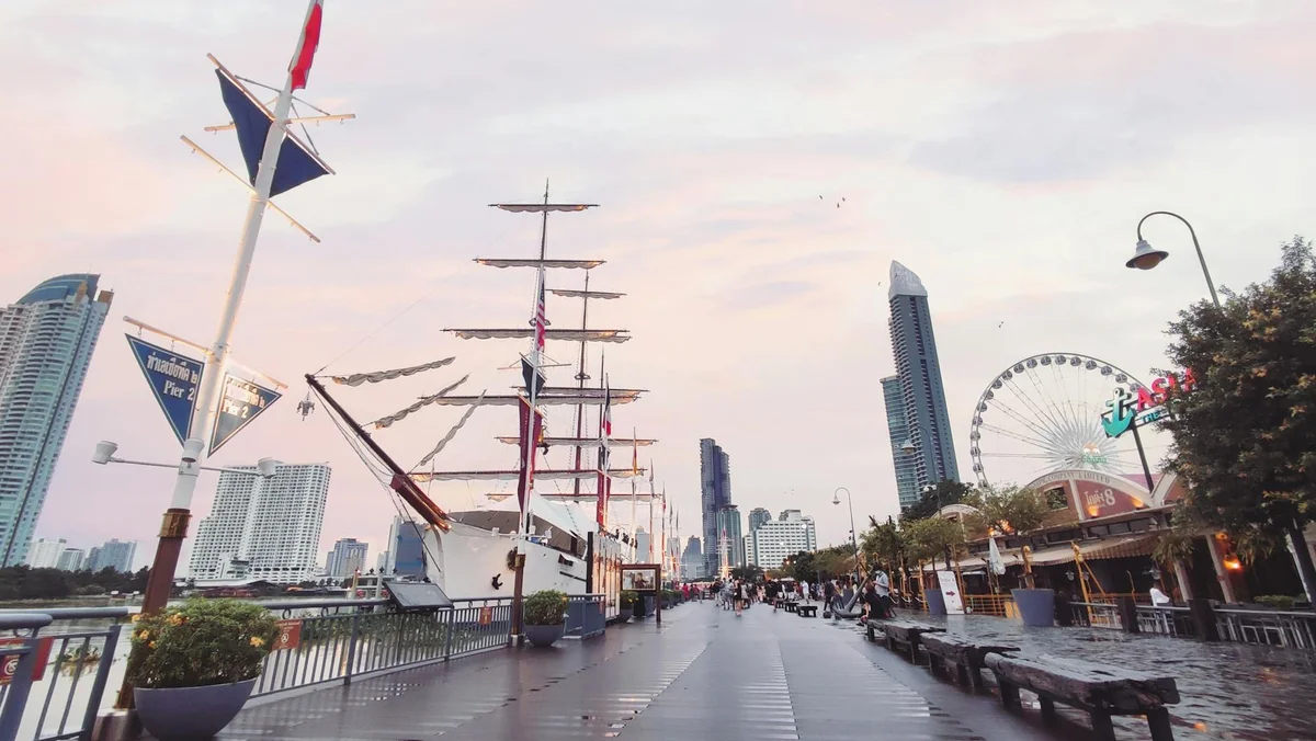 Asiatique The Riverfront feature