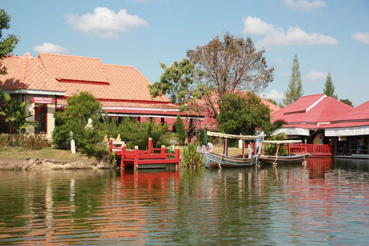Khlong Bang Luang feature