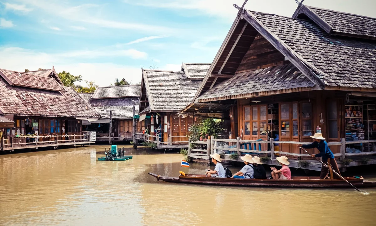 Khlong Sra Bua Floating Market view 2