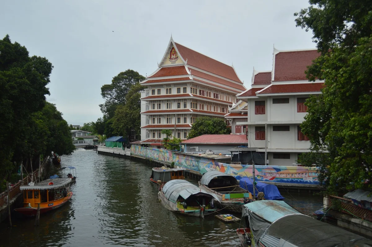 Khlong Sra Bua Floating Market feature