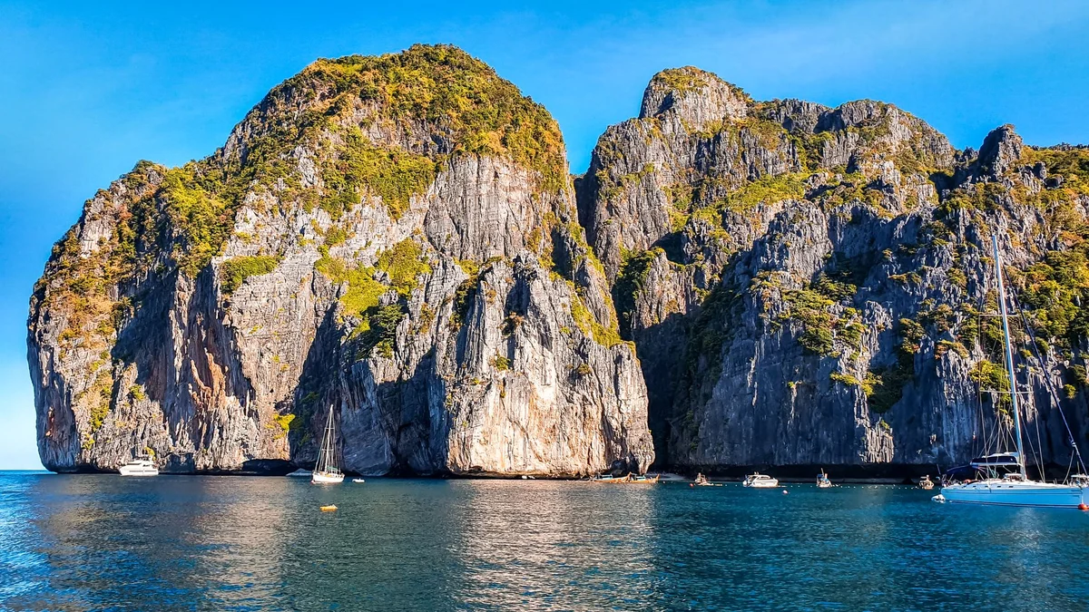 Loh Samah Bay feature