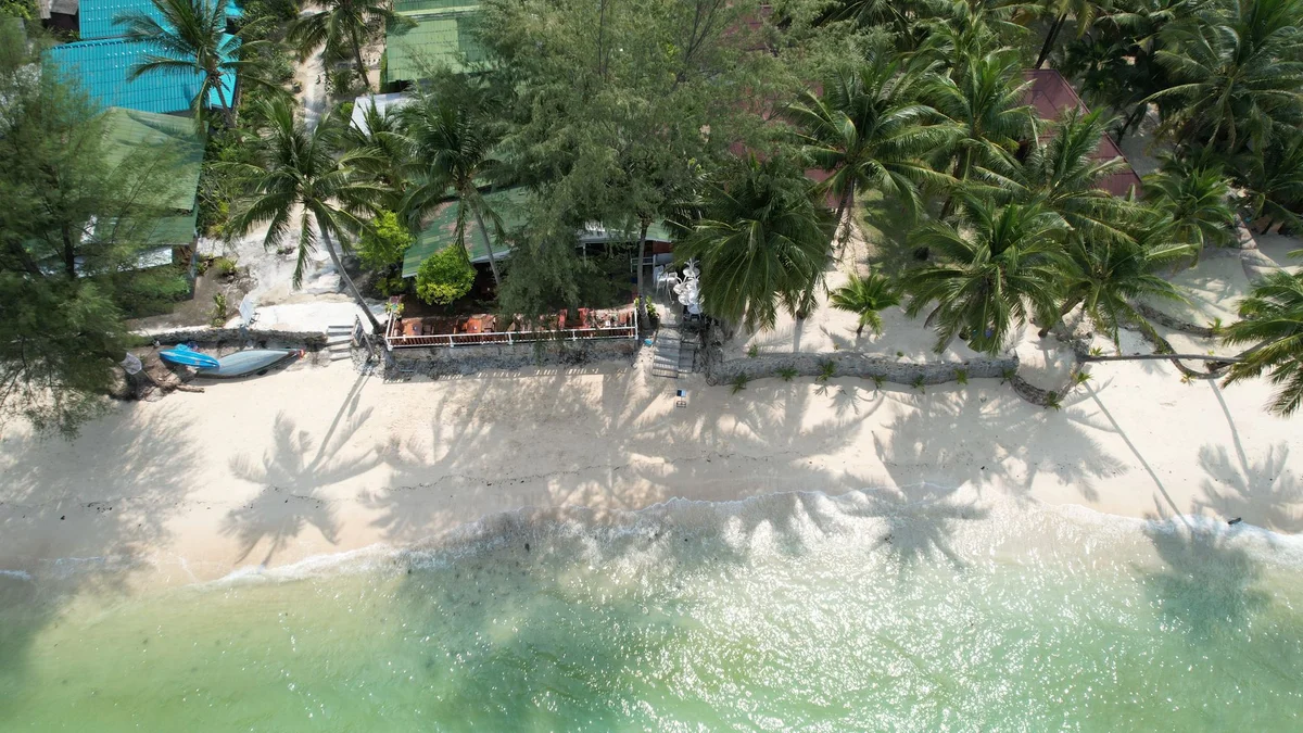 Than Sadet Beach feature