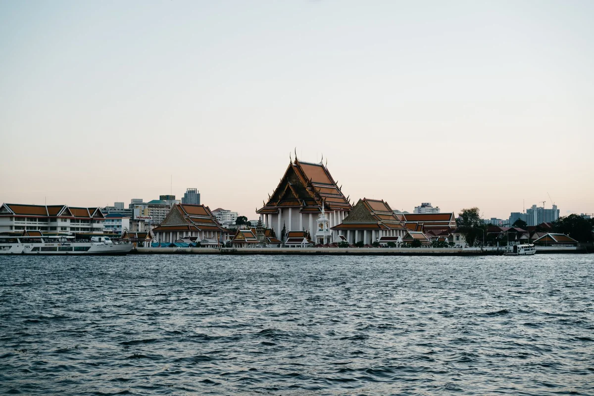 Wat Phanan Choeng Worawihan view 1