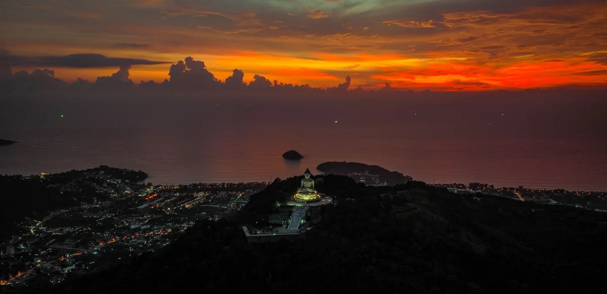 Wat Phra Yai view 1