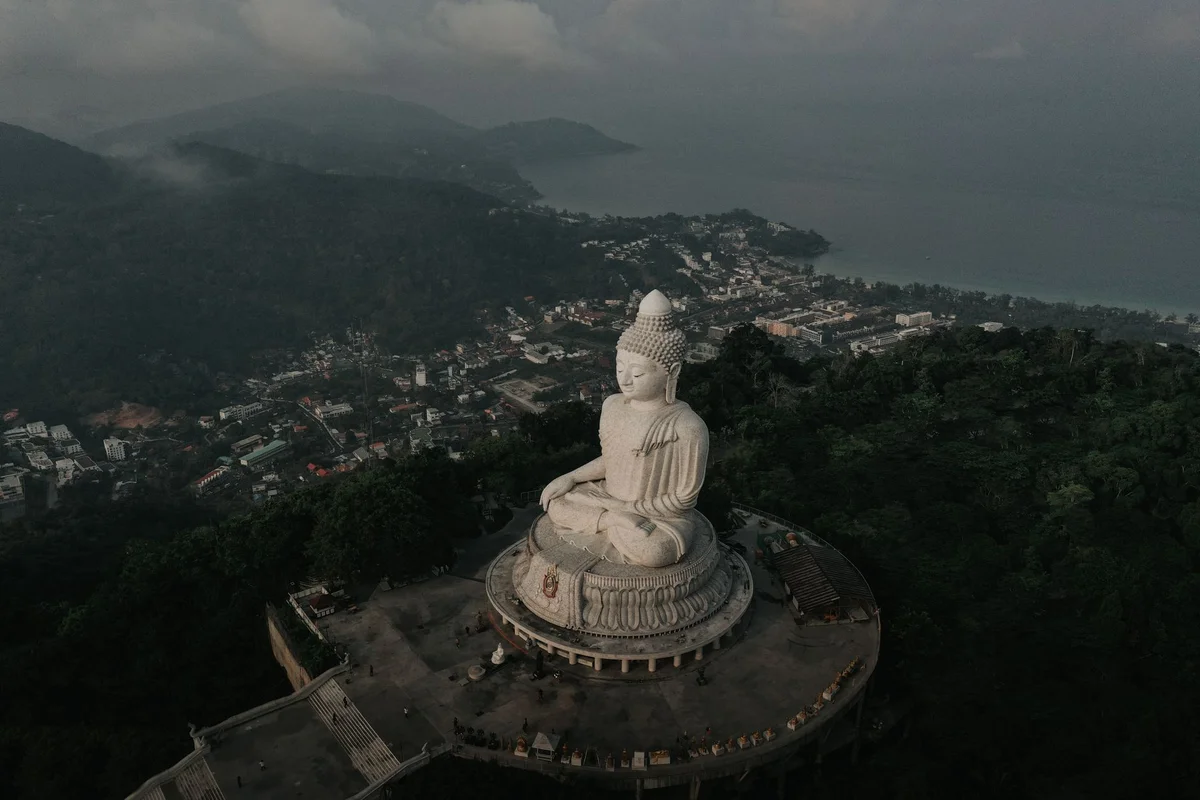 Wat Phra Yai feature