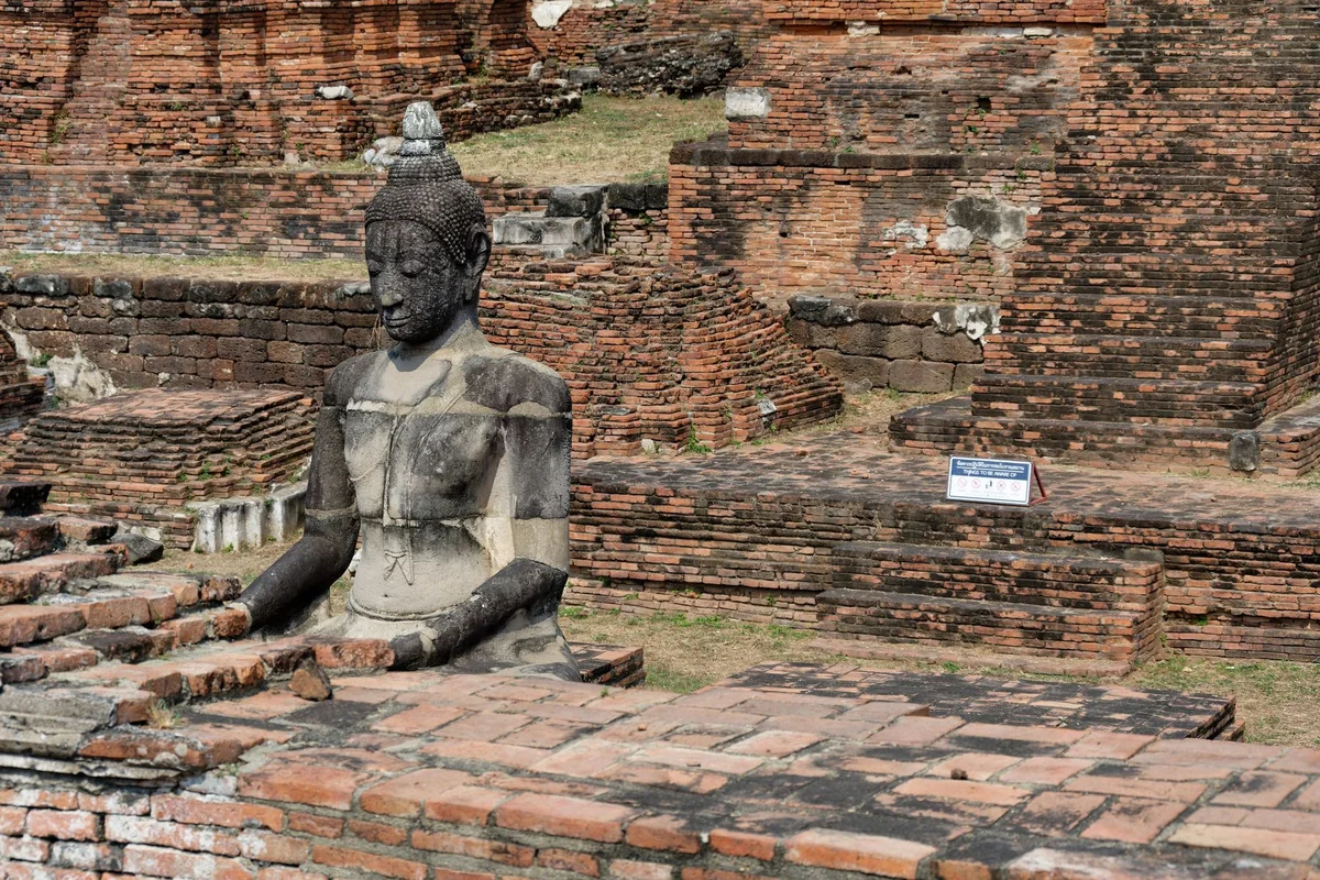 Wat Phutthai Sawan view 1