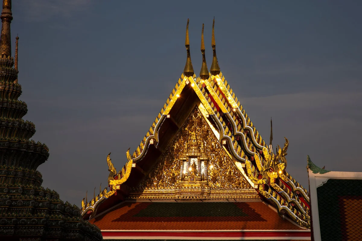Wat Rakhang feature