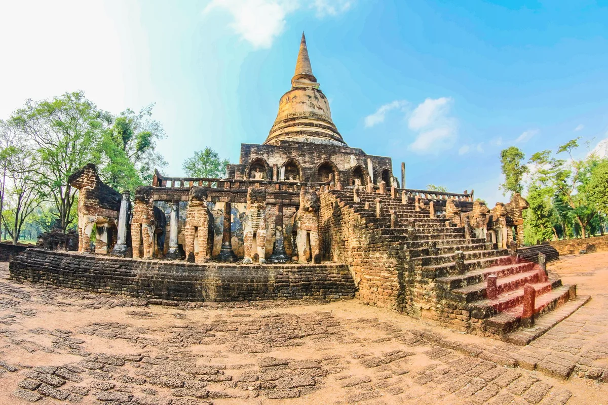 Wat Ratchaburana view 1