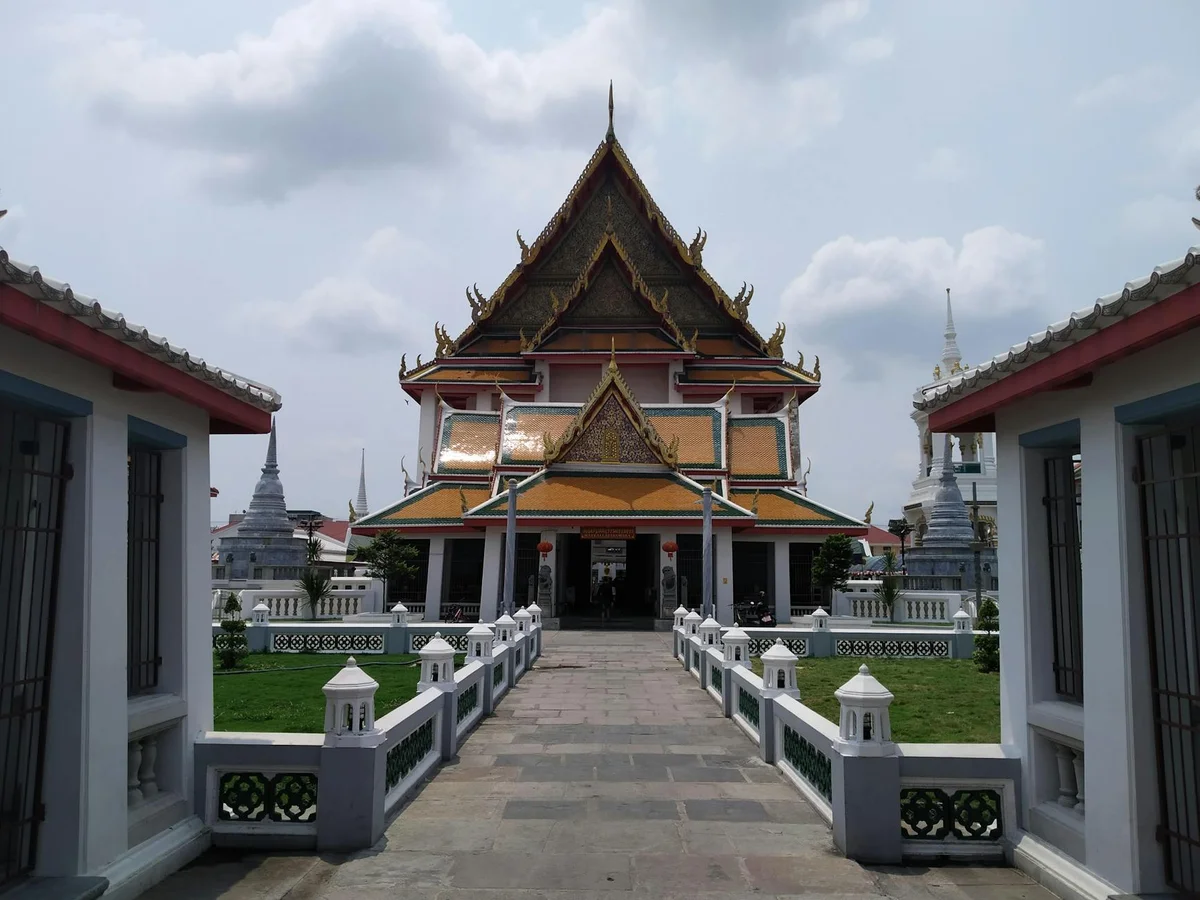 Wat Traimit view 1
