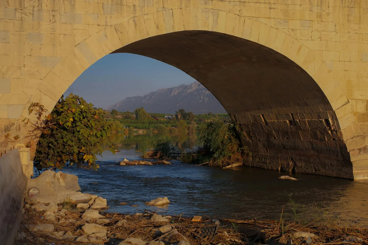 Attalos Bridge feature