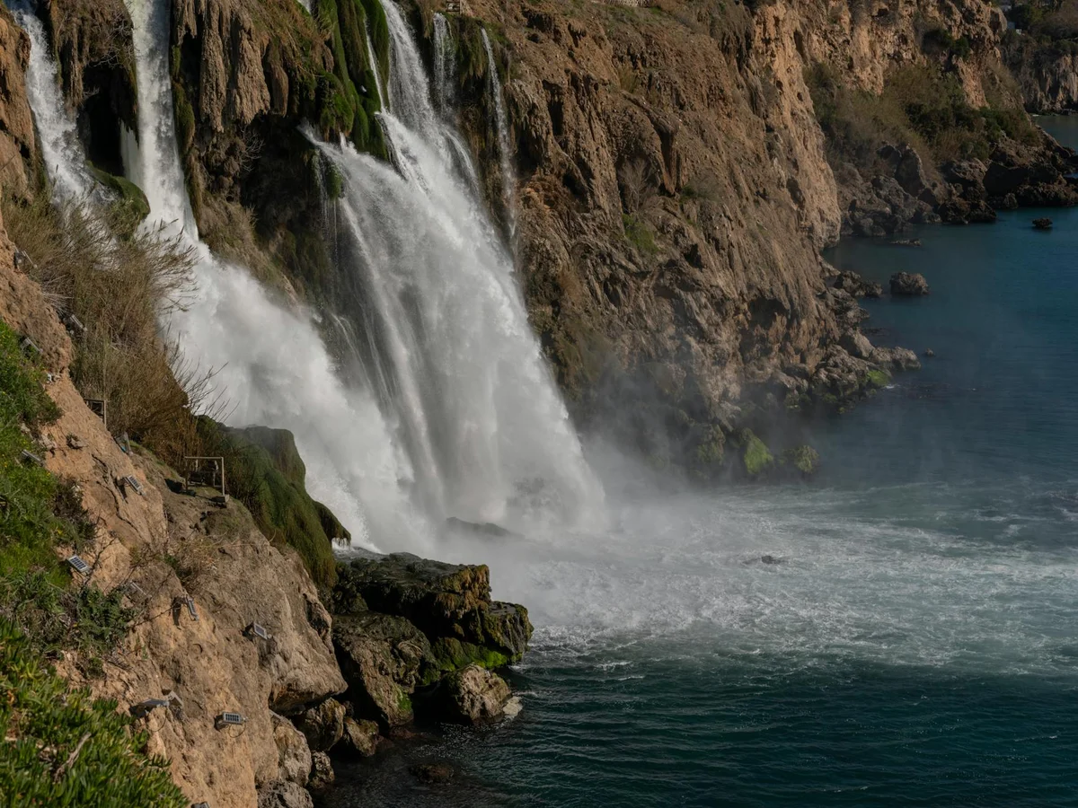 Antalya Cliffs feature