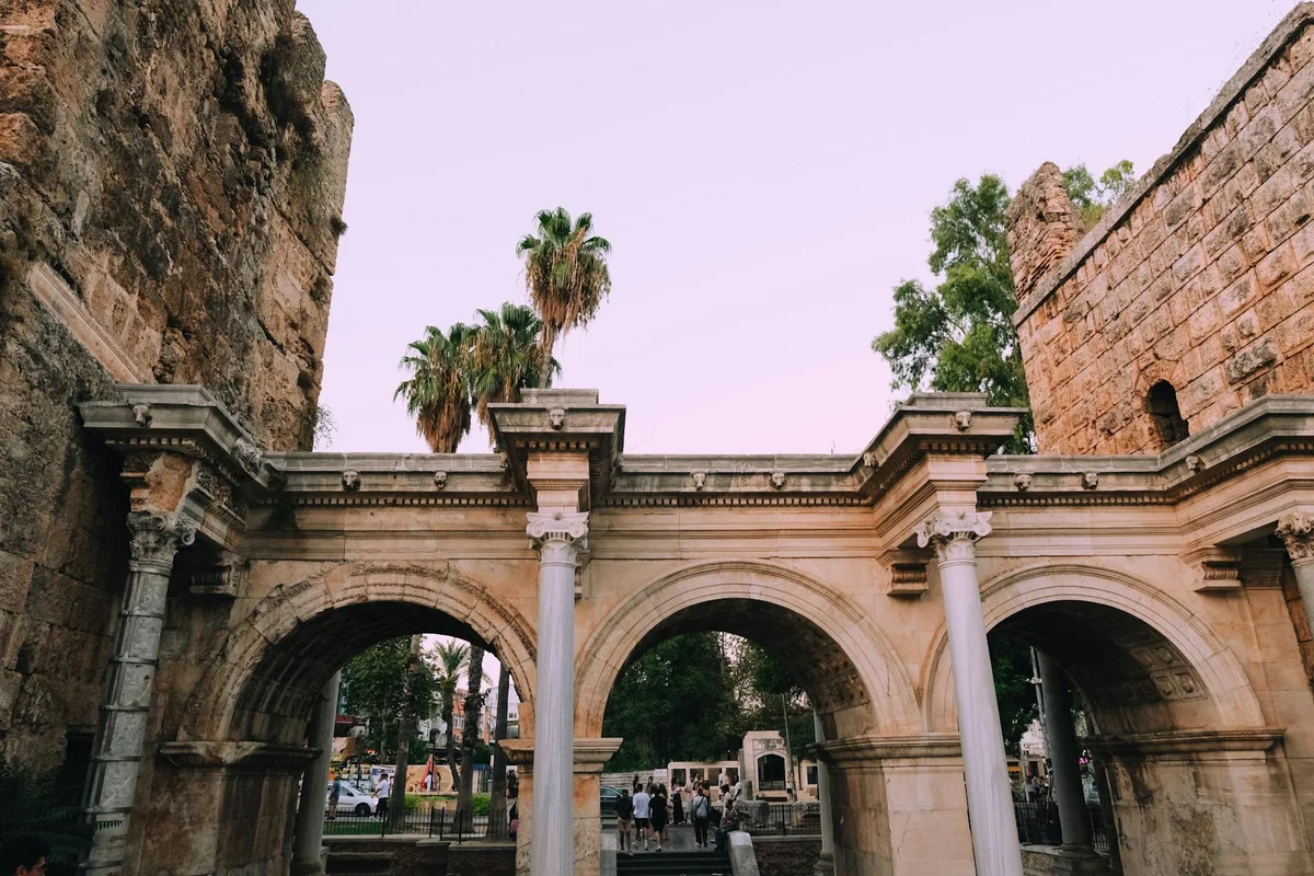 Hadrian's Gate feature
