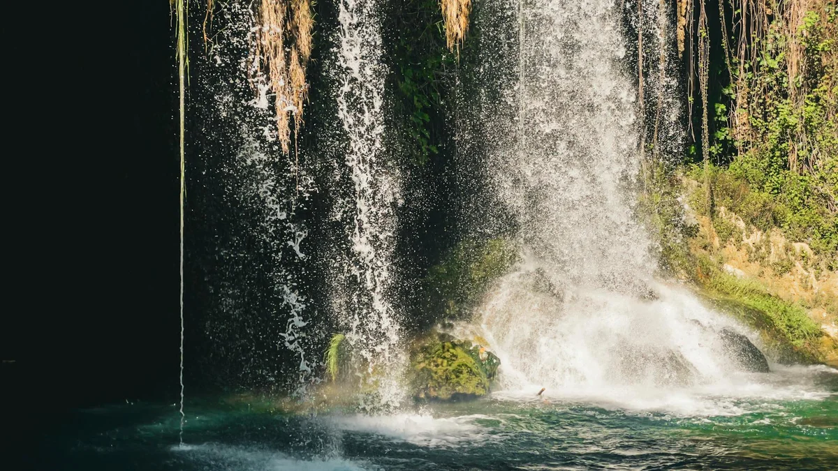 Kurşunlu Waterfall feature