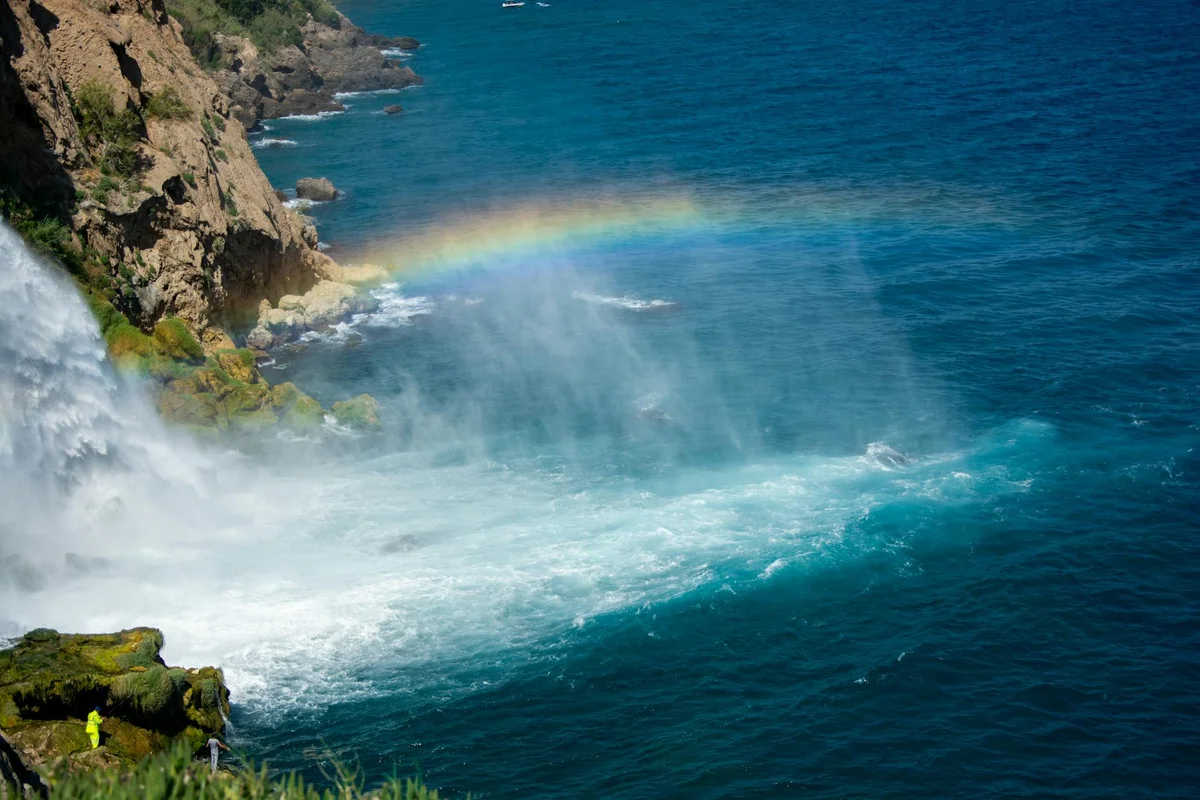 Lara Beach feature