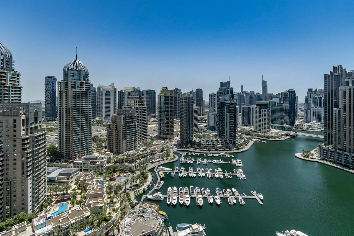 Dubai Marina feature