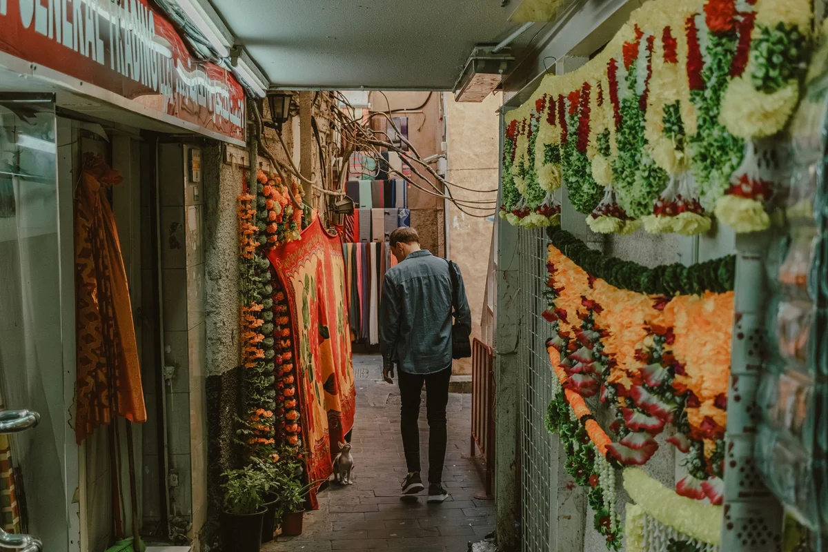 Souq Saqr feature