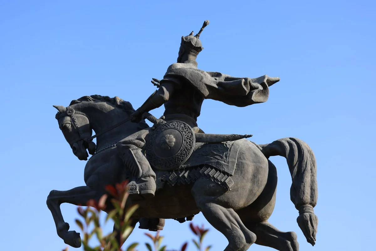 Amir Timur Square feature