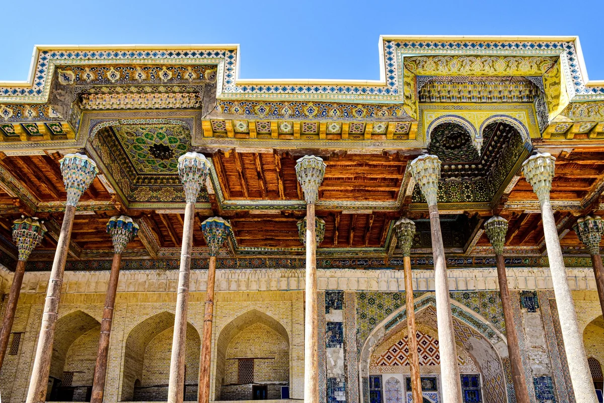 Bolo Hauz Mosque view 1