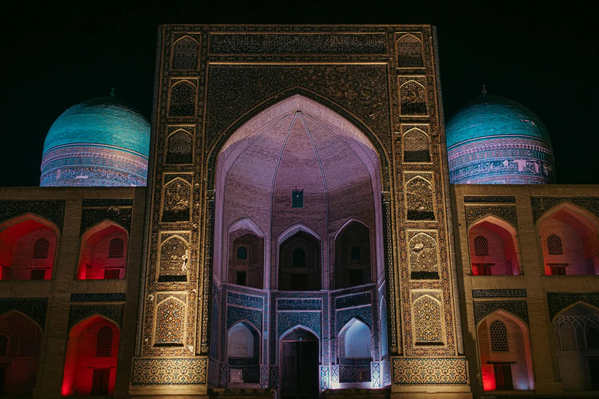 Bibi-Khanym Mosque feature