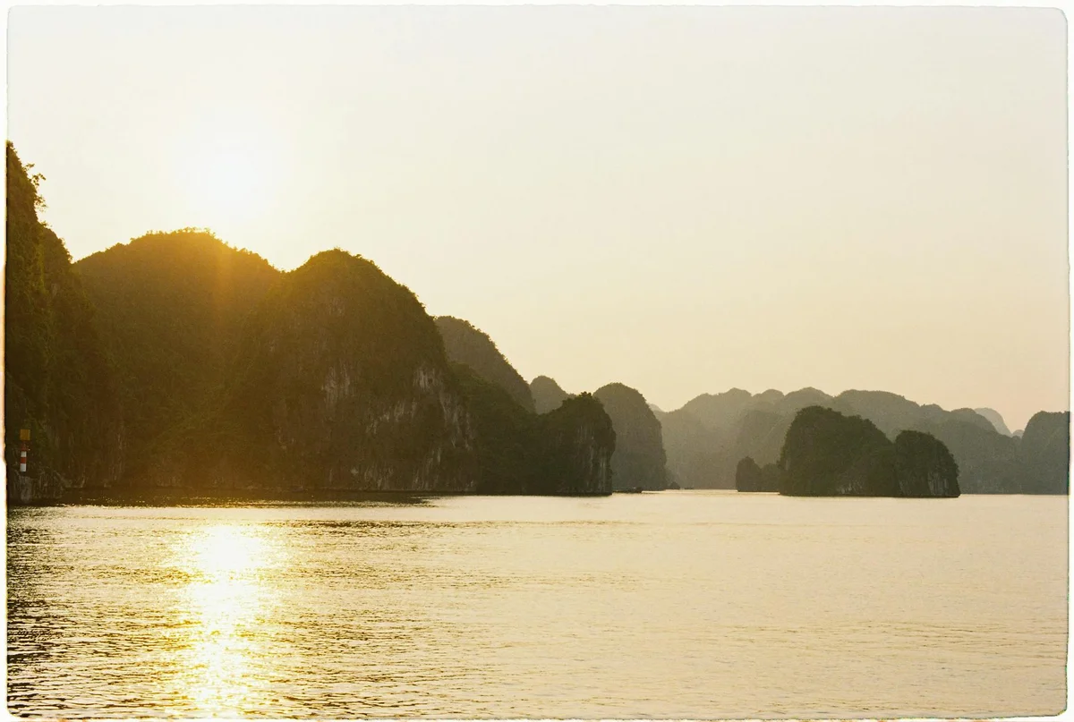Bai Tu Long Bay feature