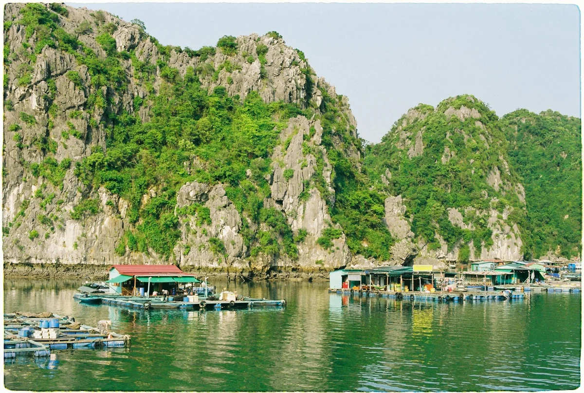 Cua Van Floating Village view 2