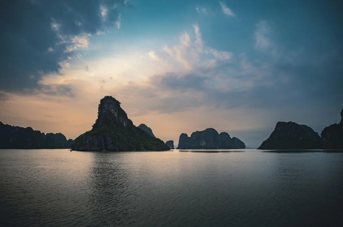 Ha Long Bay Cruise feature