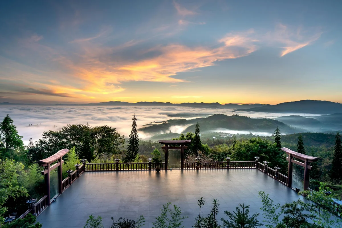 Hien Lam Pavilion feature