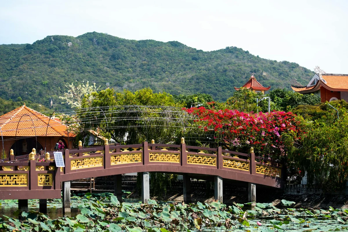 Tomb of Emperor Minh Mang feature