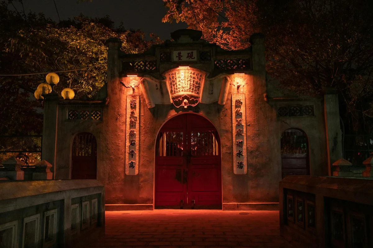 Bach Mai Temple view 1