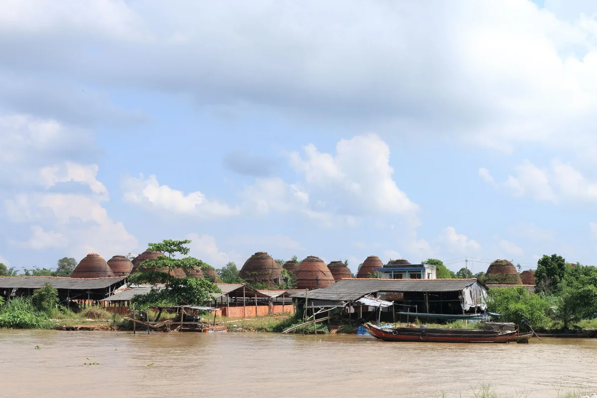 Bat Trang Ceramic Village view 1