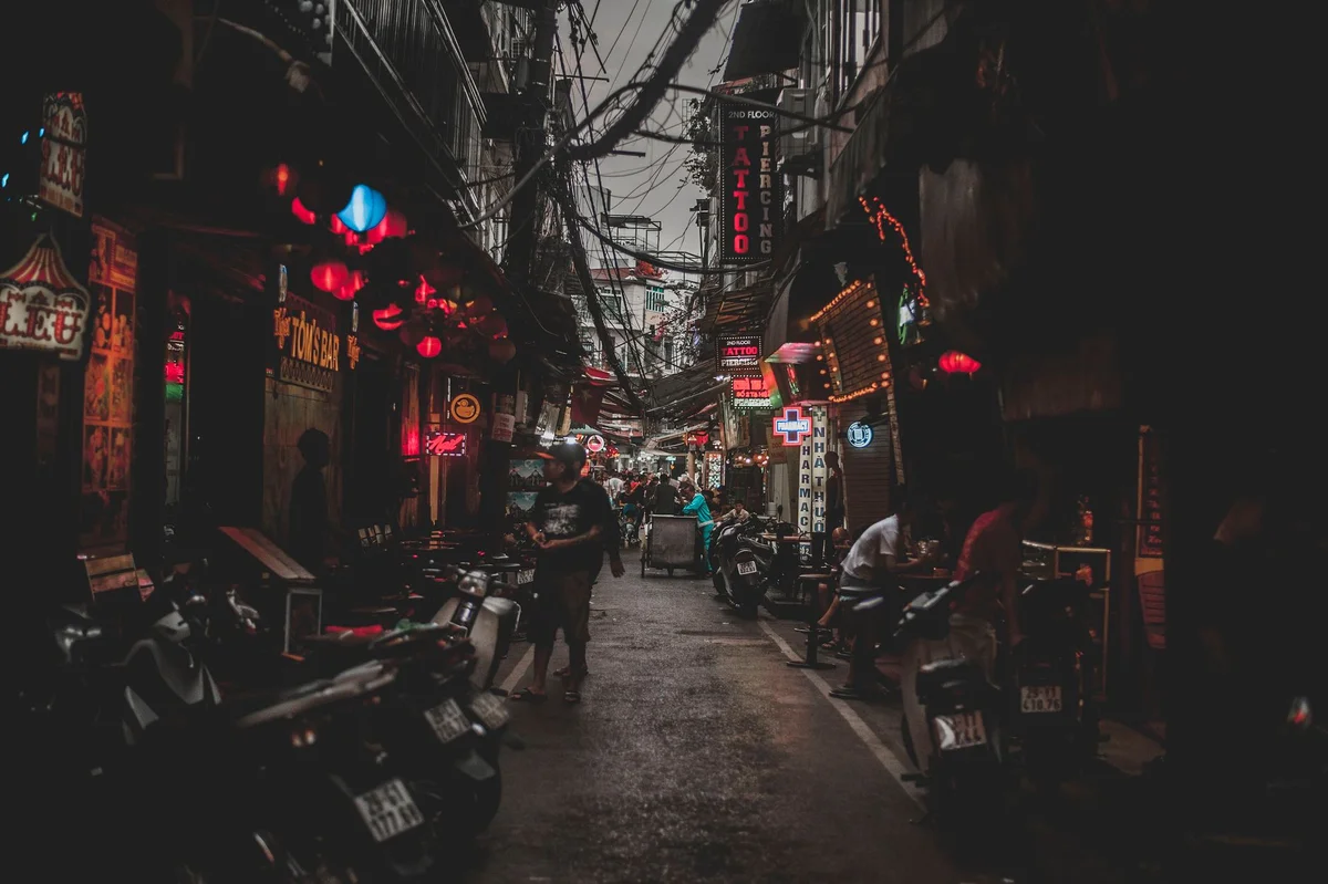 C200 Xom Chieu Alley view 2