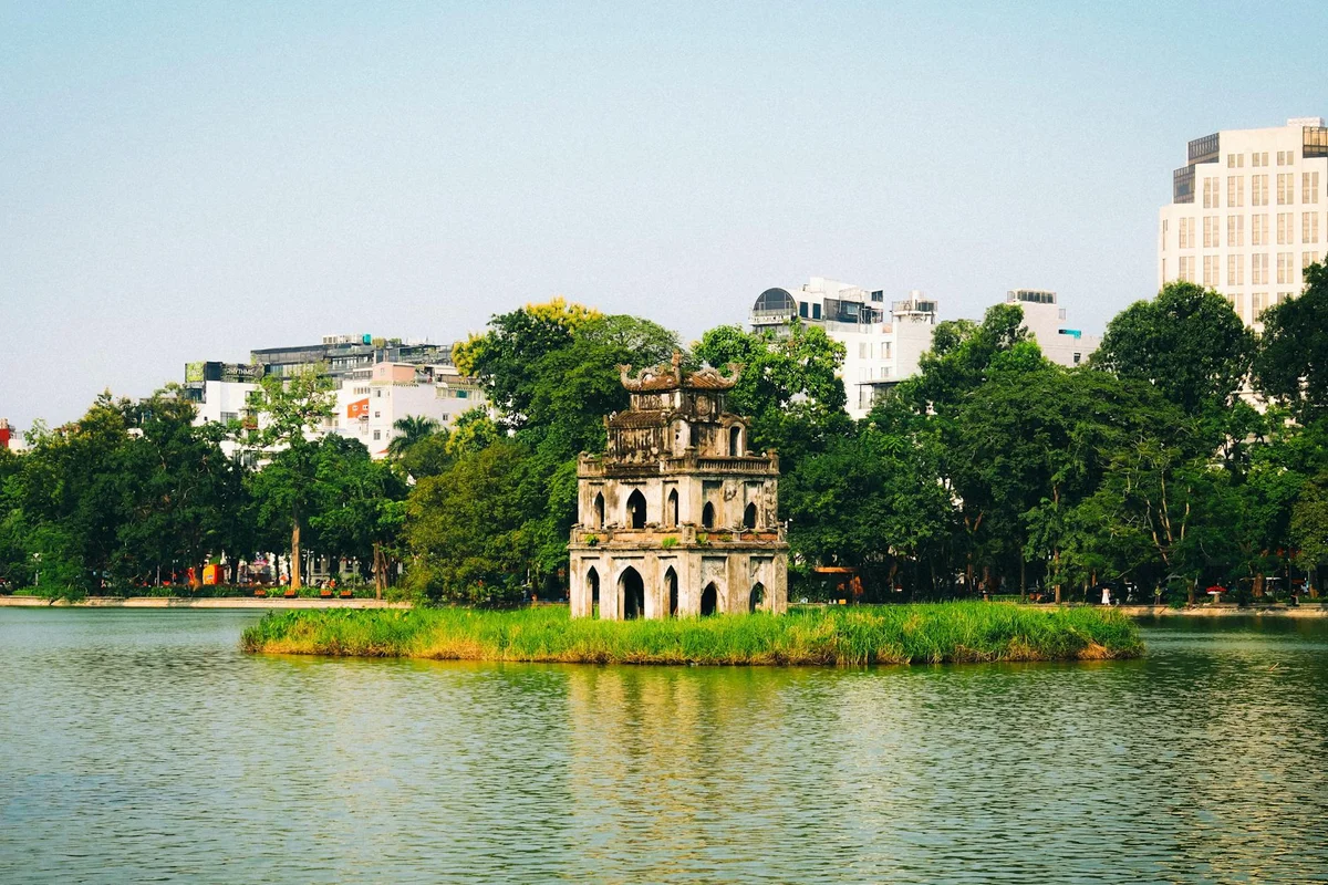 Hoan Kiem Lake feature