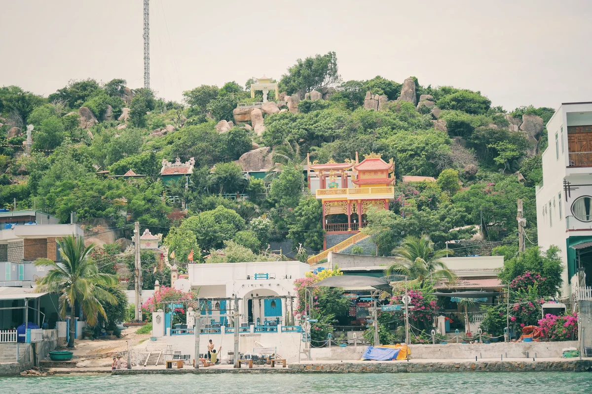 Hon Tam Island view 2