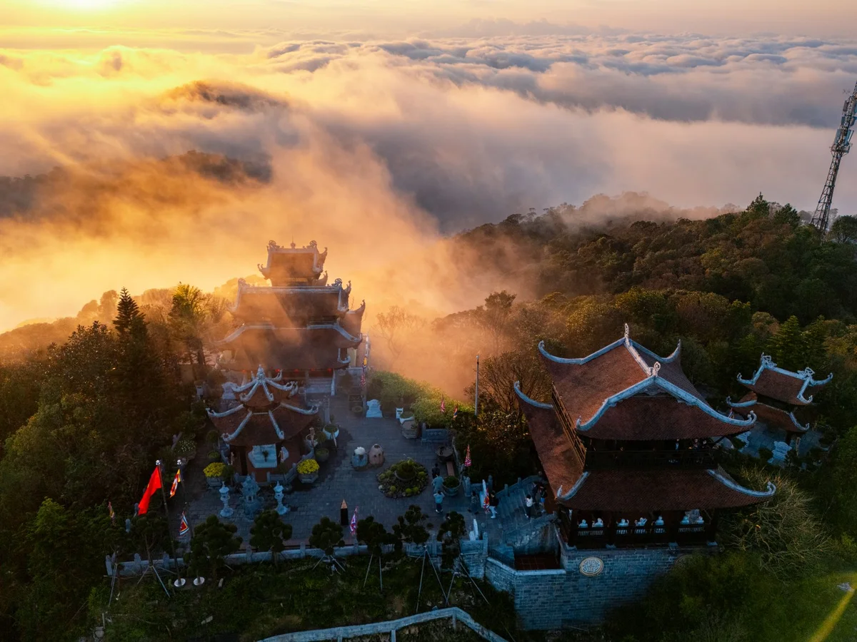 Huyen Khong Cave view 2