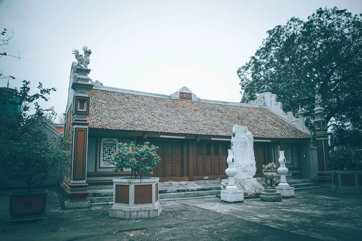 Tomb of Le Van Duyet view 2