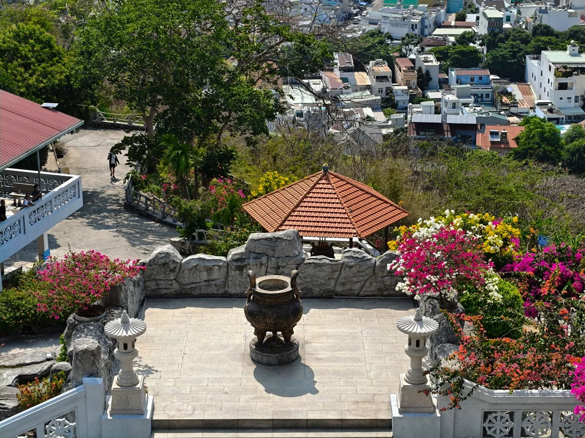 Marble Mountains view 1