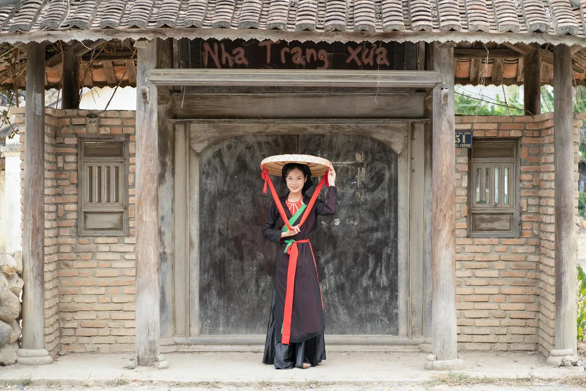 Old House of Phung Hung view 2